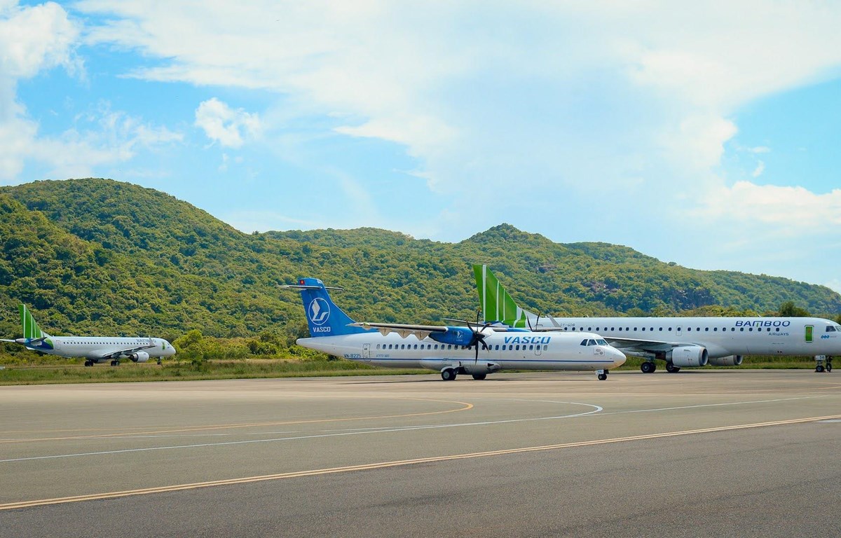 Sân bay Côn Đảo hiện chỉ có Vietnam Airlines và Bamboo Airways khai thác bằng các loại tàu bay ATR72 và Embraer E195 (ảnh minh họa)